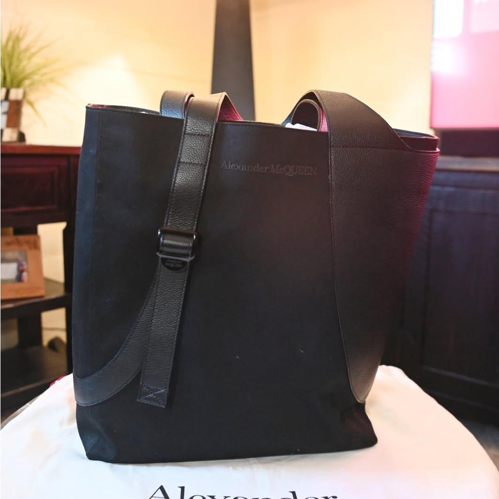 Alexander McQueen Elegant Black Tote